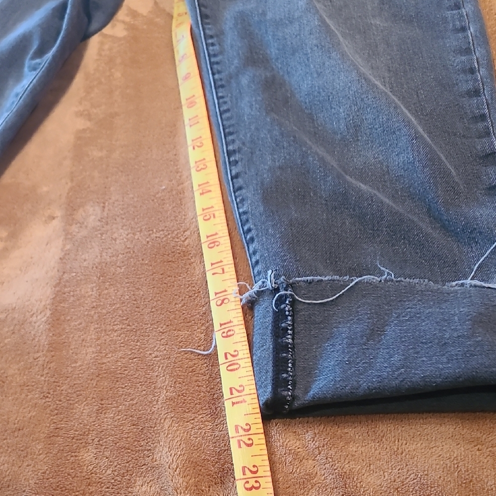 Forever 21 Cropped Ankle Jeans in Washed Black Size 28 - Picture 4 of 7